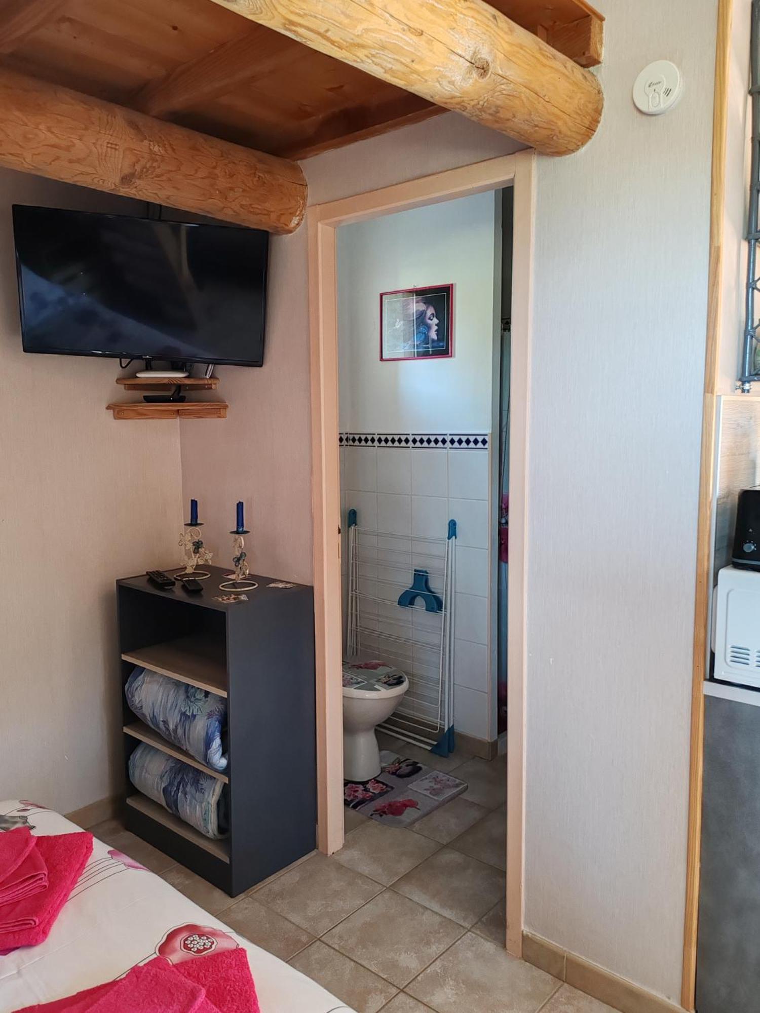 Studio Meuble Independant Chez L'Habitant Uchaux Εξωτερικό φωτογραφία