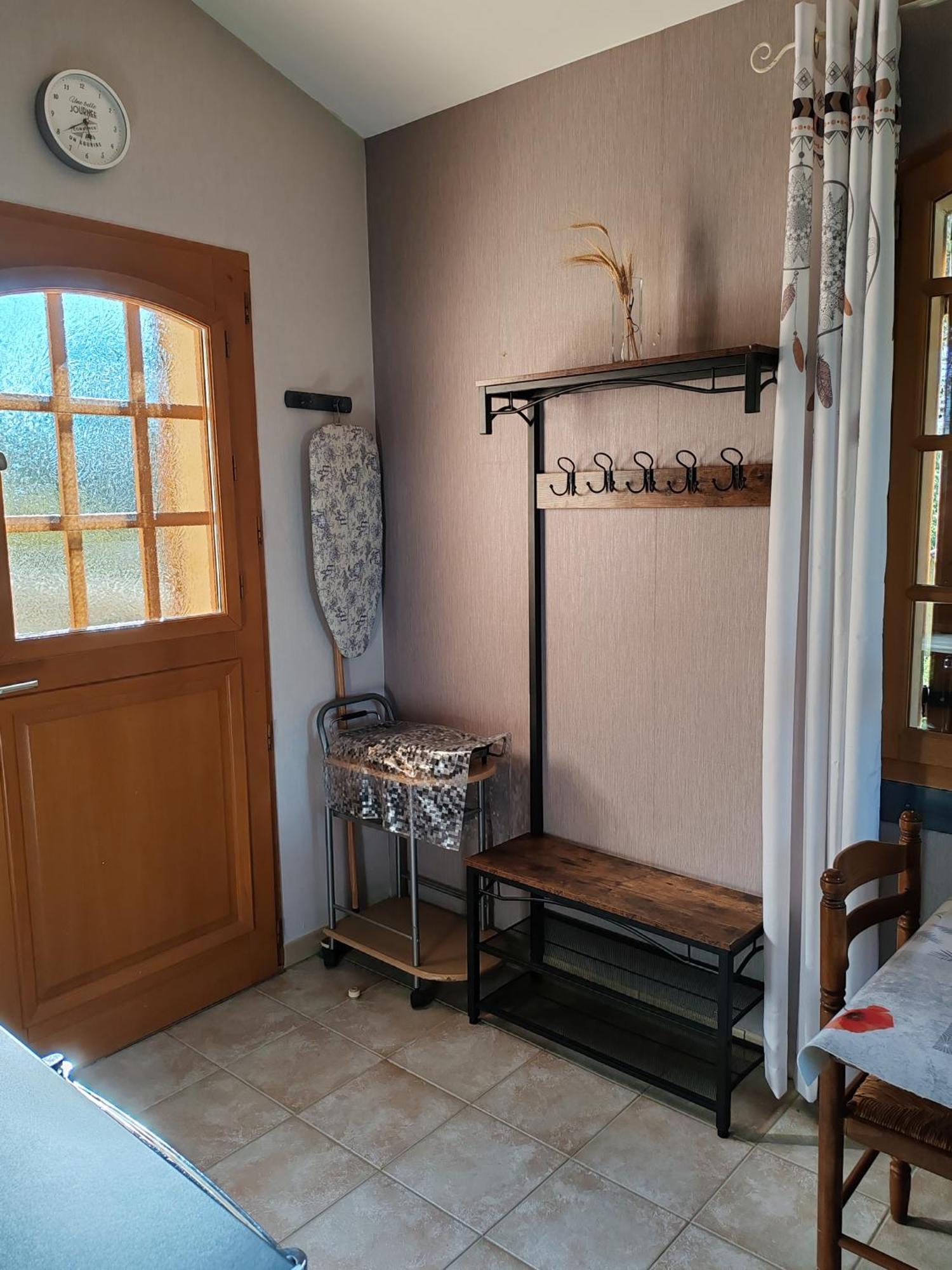 Studio Meuble Independant Chez L'Habitant Uchaux Εξωτερικό φωτογραφία
